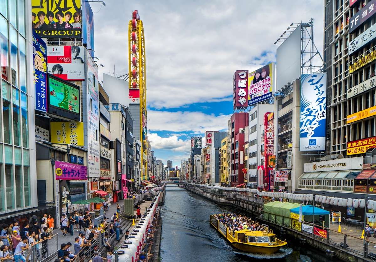 大阪道頓堀陽光與霓虹街景
